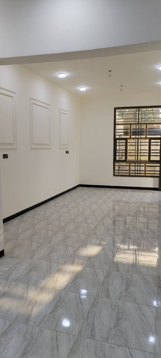 دار للبيع تسليم مباشر بناء حديث
الموقع المهندسين مقابل مجمع الامين الطبي 
المساحه ١٤٨ طابو صرف
الواجهه ٨ متر ونزال ١٨.٥
طابقين ٤غرف نوم وصاله وستقبال و٣مجمعات صحيه بناء  فرع عرض الشارع ١٥ متر
الاستفسار
 ***********
نستقبل كافة العروض التجاريه والسكنيه
