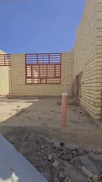 هيكل • ٢٠٠م • نهاية سياج الكهرباء