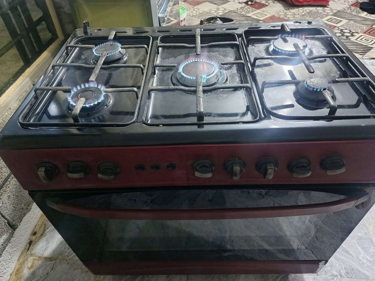 السلام عليكم طبخات شغالات فرن وكلشي بي نضيفات 150 الواحد وبي مجال ***********
