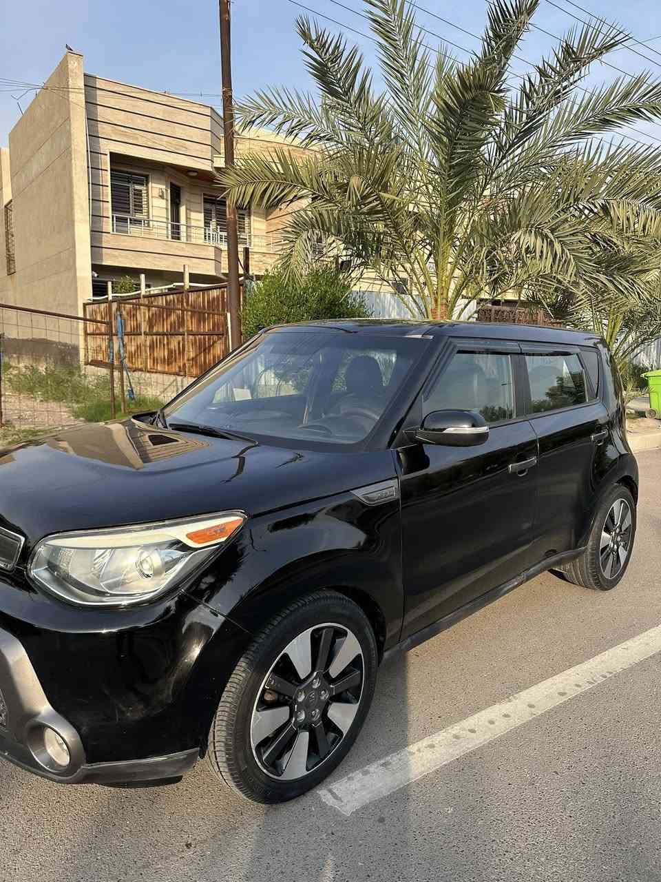 السلام عليكم 
كيا صول 2014 امريكي 
مابيها اي تبديل كلها ليبل واحد 
السياره فول عده البصمه 
المواصفات:
بانورما 
تحكمات ستيرن فول
شاشه جبيره 
مري شفط 
اشاير بلمرايه 
ويل 18 
لد نهاري 
كشنات جلد كشن السايق كهرباء 
سماعات انفنتي دمام 8
كامره خلفيه وكلوبات الداخل ابيض ليزري 
الحادث (بنيد وجاملغ بدون تبديل وبدون دواخل بدون شواصي وبدون لغود وبيها صبغ صفحه السايق وبنيد )
ماشيه 103 
السعر 105 وبيها مجال 
العنوان : بغداد الحريه او ساحة عدن 
الرقم :***********
