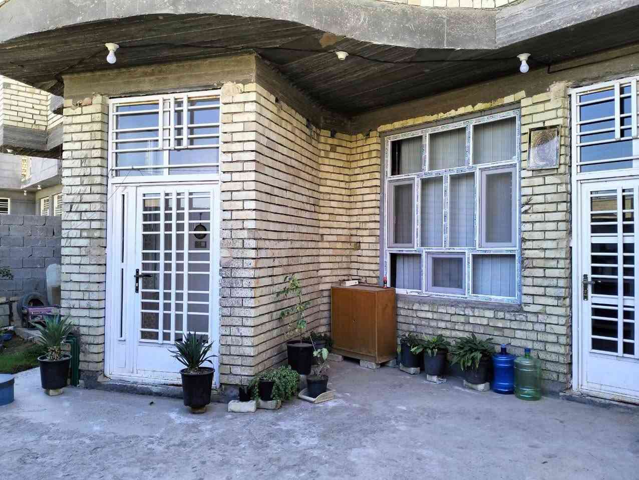 بيت للبيع بداية شارع بيت غضب أول فرع مساحة 250م 3غرف نوم مطبخ صاله استقبال صحيات كراج سياره حديقه  سعر 137 بي مجال ت   ***********
