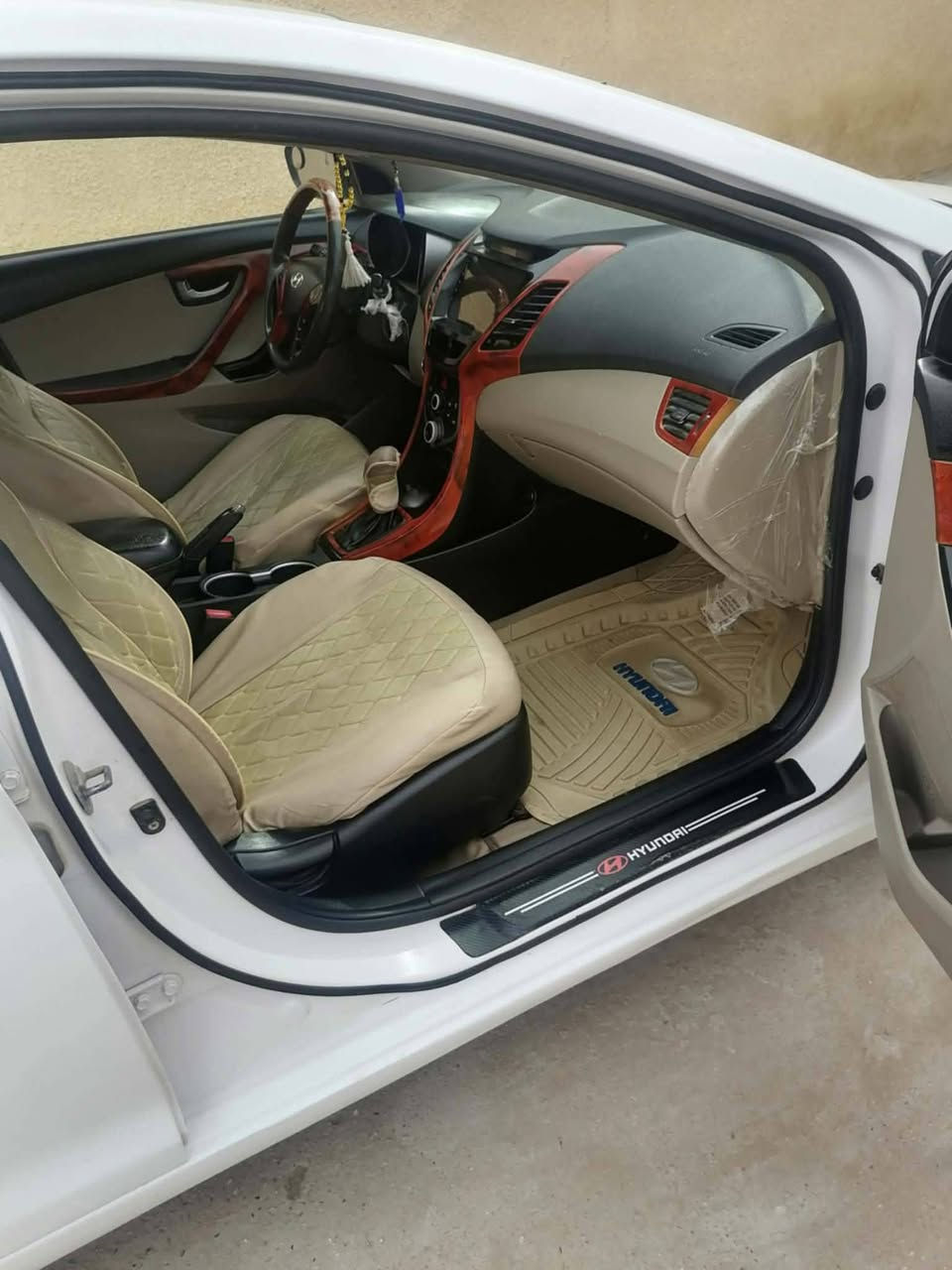 السلام عليكم النتره للبيع موديل ١٤شكلال١٥ كلشي موضح بالسونار خليجيه السياره السعر ١٢٧وبيهه مجال حك الجيه رقم إنكليزي ‏‪***********‬‏
