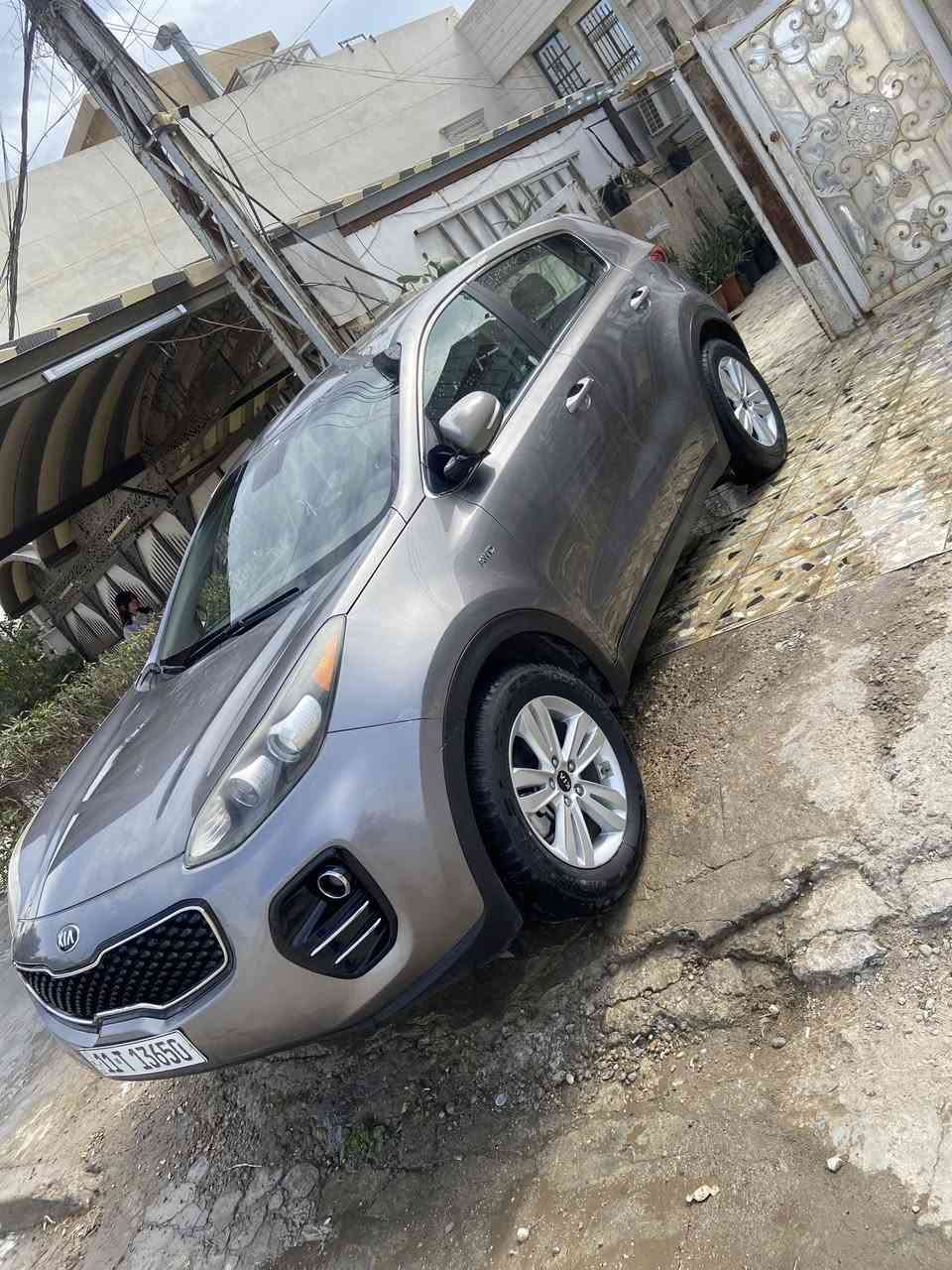 السلام عليكم كيا سبورتج للبيع موديل 2018 امريكي السياره مواصفات نص فول السياره مكفوله من كير ومكينه وحادثه مثل ما موضح بالصوره ماشيه 75ميل مكاني بغداد/البنوك/شارع النداوي/*********** صورالحادث مال امريكه مرفقه مع المنشور/السعر165$وبيه مجال
