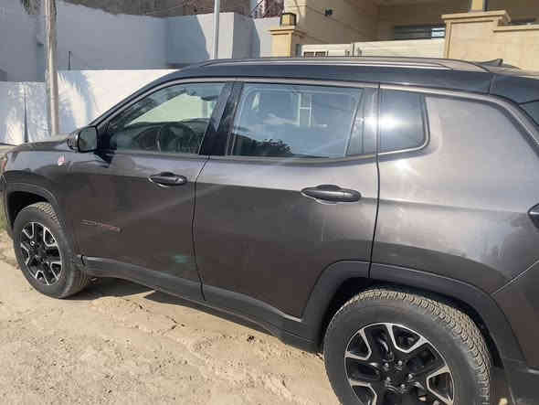 السلام عليكم جيب كومباس موديل 2021 مواصفات معروفه السياره نضيفة جداً وكل التفاصيل موجوده من حادث وصور السونر موجوده مكاني بغداد شارع فلسطين تحويل ثاني يوم ماابيع السياره بوكالة تحويل فقط للاتصال والاستفسار *********** السعر 133 ورقه وبيها مجال للشراي
