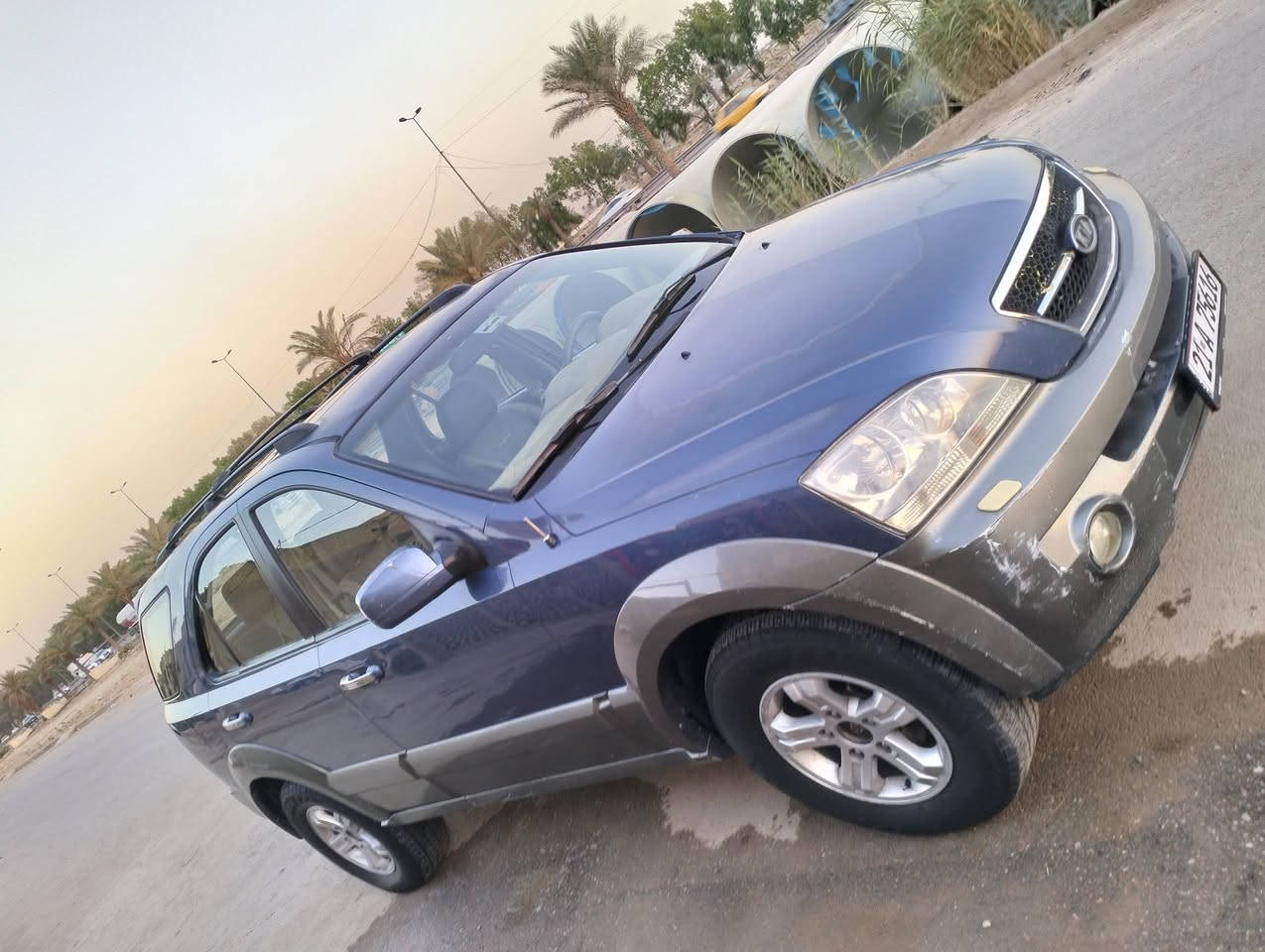 السلام عليكم عندي كيا سورنتو للبيع موديل 2005 خليجي فول مواصفات فتحة تحكم ستيرن فور ويل  مكفولة من الضربة والصبغ مكينة ستة سلندر 3500 كير اوتماتيك تبريد شغال صدر امامي وخلفي تخم تاير رقم سليمانية دولي هزة جديدة سنوية باسمي لغاية 2028 مكان السيارة بغداد الهاتف ***********

