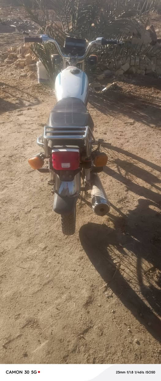 للبيع اوراق اصولي مكان سوق الشيوخ س 650 وبيها مجاال قليل (***********)
