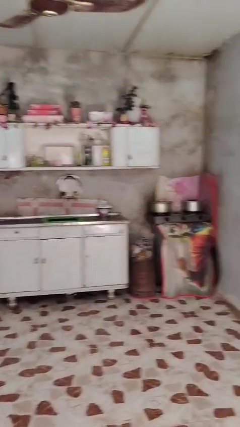 سلام عليكم بيت تجاوز لبيع حي العسكري بل نزله مال لمعهد يم بانزين  خانه لبيت يحتوي عله غرفه وصله وديونيه ومطبخ وساحه سعر 11 مليون وبيه مجال لبيت سندويج بس لديونيه عكاده تواصل ***********
