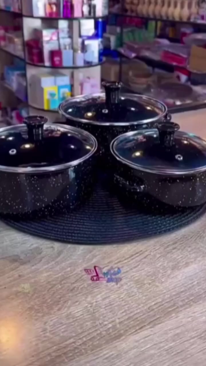 المطبخ مش بس طبخ.. المطبخ أناقة! ✨
المحتوى:
يا جمال الترتيب والشياكة! 😍 طقم القدور الجديد وصل، قطعة فنية في مطبخك مش مجرد أدوات طبخ. اللون الأسود المنقط "سبيس" يعطي لمحة فخامة غير عادية.
​✅ جودة عالية وتوزيع حراري ممتاز.
​✅ غطاء زجاجي لرؤية الطعام بوضوح.
​✅ سهل التنظيف وشكله يفتح النفس.
​سؤال المنشور: مين لسه ما جددتش طقم القدور عندها؟ اكتبي "تم" وهنبعتلك السعر والتفاصيل في رسالة! 💌


**إذا كنت صاحب هذا الإعلان وتريد حذفه لأي سبب، رجاءا أرسل رسالة إلى الدعم الفني**
