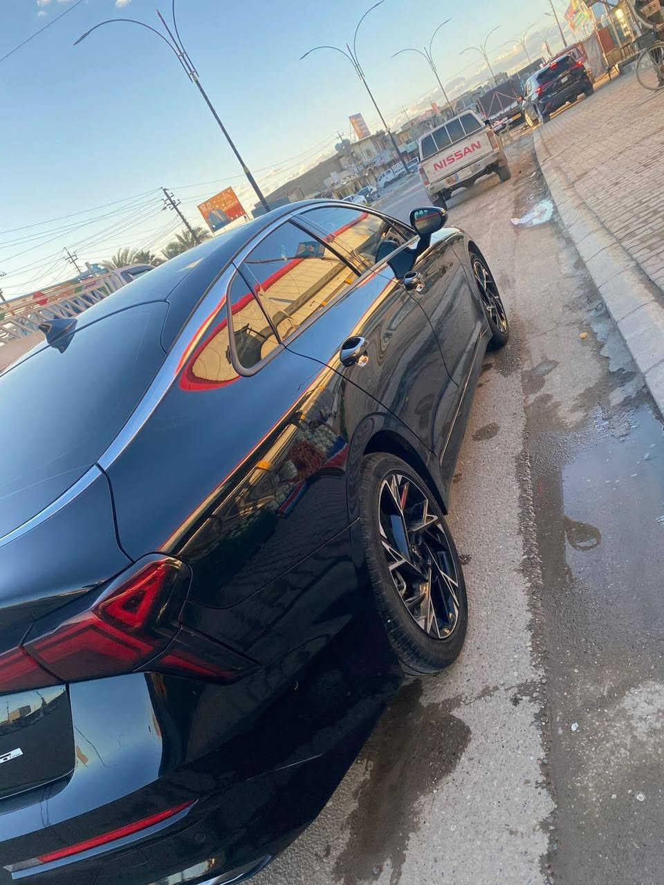 للبيع – كيا K5 GT-Line 2025 (فل مواصفات)
الضرر كما موضح بصور بدون دواخل بدون ايرباك فقط جاملغ خلفي تعديل حار وشويه بخشم البنيد تعديل

المواصفات:
 • الموديل: 2025 اسود لامع الشكل الجديد 
 • الفئة: GT-Line
 •  أوتوماتيك 8 سرعات
 • الدفع: أمامي
 • المحرك: 4 سلندر  سعة 2.5 
 • العداد: (23 الف كيلو فقط )
 • شاشة لمس كبيرة متصلة الكترونية (قياس 10.25 )
 • نظام ملاحة GPS
 • نظام صوتي فاخر 
        . شاشة دشبول ديجتل إلكتروني 
 • بلوتوث + USB تايب سي + أبل كاربلاي + أندرويد أوتو لاسلكي بدون كيبل 
 • شحن لاسلكي للجوال
 • دخول وتشغيل ذكي (بصمة)
 • تشغيل عن بعد
 • مقاعد أمامية كهربائية
 • تسخين المقاعد
 • نظام تكييف مزدوج 
 • إضاءة داخلية LED
 • نظام اختيار وضعيات القيادة (Eco - Sport - Comfort وغيرها)
 • حساسات أمامية وخلفية 360 درجة
 • كاميرا خلفية عالية الدقة
 • جنوط رياضية مقاس 18 إنش
 • أنوار أمامية LED بالكامل
 • أنوار نهارية DRL
 • أنوار خلفية لد متصلة 
 • مرايا كهربائية مع إشارات
 • زوائد رياضية GT-Line
 • نظام تنيبه السائق 
 • حساسات مطر وتحكم أوتوماتيكي بالمساحات
 • نظام إضاءة أمامية اوتماتيك
 • نظام مانع انغلاق المكابح (ABS)
 • نظام الثبات الإلكتروني (ESP)
 • نظام المساعدة في صعود المرتفعات
 • نظام مراقبة ضغط الإطارات (TPMS)
 • نظام تحذير التصادم الأمامي
 • نظام الكبح التلقائي في الطوارئ (توقف ذاتي) 
 • نظام التنبيه عند الخروج عن المسار
 • نظام المحافظة على المسار
 • نظام مراقبة النقطة العمياء
 • نظام تنبيه حركة المرور الخلفية
 • فرامل يد كهربائية مع Auto Hold
        .      إطفاء السيارة اوتوماتيكيا 
والكثير من المواصفات الاخرى 

السيارة دخول جديد (منفيس)
  

السعر المطلوب: (220 )
الموقع: صلاح الدين/ قضاء الشرقاط


**إذا كنت صاحب هذا الإعلان وتريد حذفه لأي سبب، رجاءا أرسل رسالة إلى الدعم الفني**