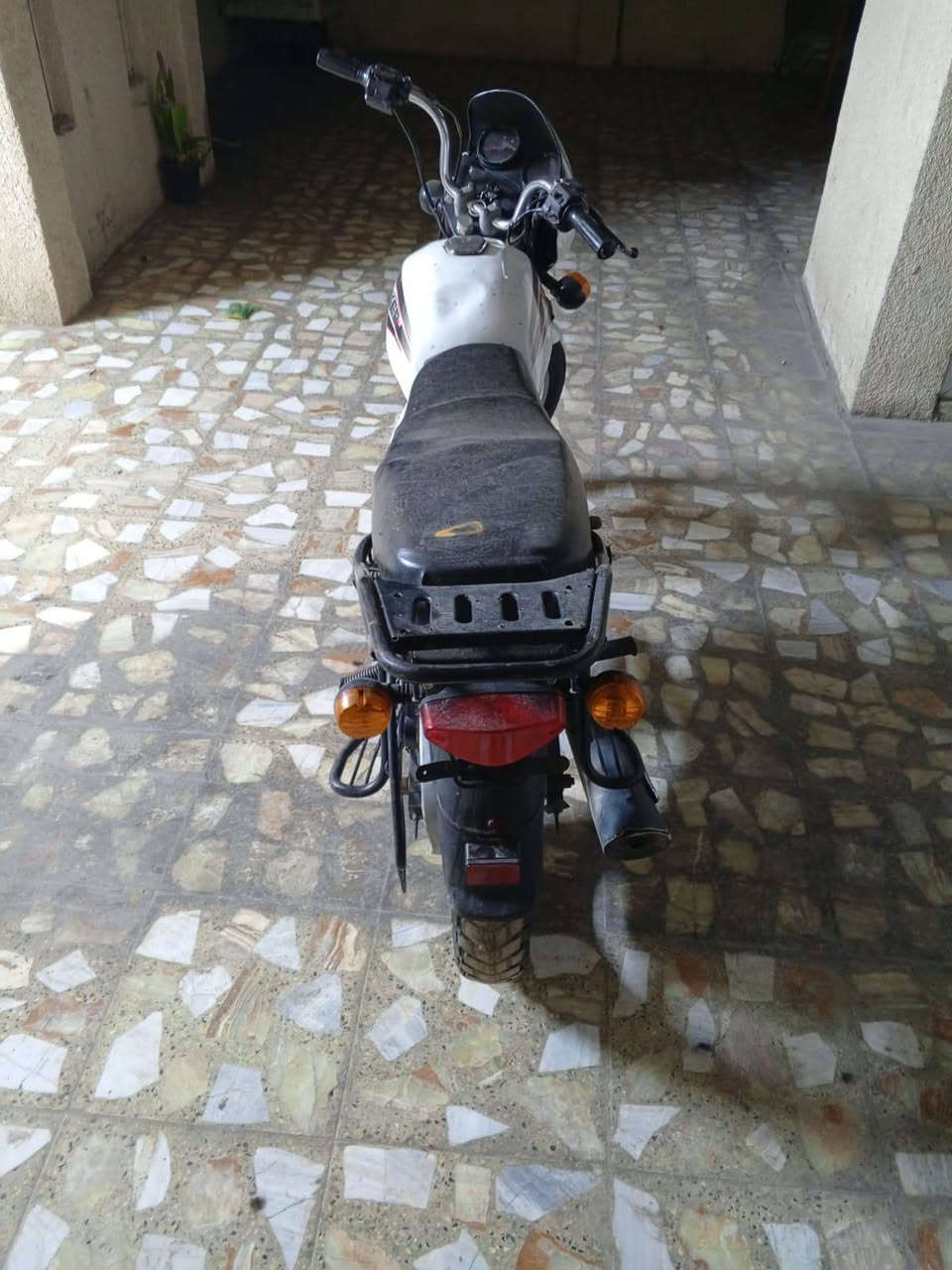 السلام عليكم
بوكسر موديل عشرين نظيفه ومال ع باب الله مو تتكشخ بيها ب منصور مال ناس تريد تشتغل السعر ٨٥٠بيها مجال قليل 
مكان درويش اوراق سكنر 
***********
