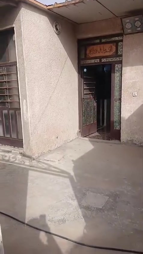 السلام عليكم بيت تجاوز للبيع العنوان الزعفرانيه قبل عبور جسر ديالى المنطقه قريه الشماليه قرب فطومه الجمعه البيت يحتوي غرفتين وصاله ومطبخ واستقبال وحمام داخلي وحمام خارجي لل استفسار ***********
