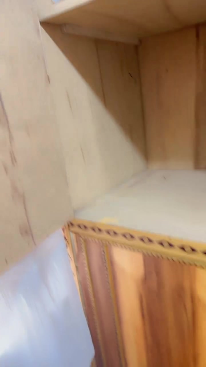 السلام عليكم غرفة أخشاب للبيع صار شهرين من اخذتهاما بيها اჂ̤ ضرر بَسہ الميز مال تواليت  شوية مضرر السعر ب600وبيها مجال ***********تواصل واتساب فقط
