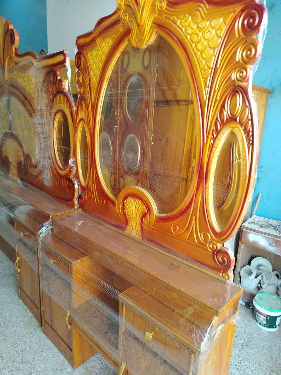 غرفة نوم ٦باب طابقين صاج السعر شغل درجة أولى ظهر جرجوبة السعر ٨٠٠ الف بعقوبة وبيها مجال بعقوبة كاطون شارع أبو رباح مجاور مرطبات السيد *********** مزاد ابو كرار الغريباوي
