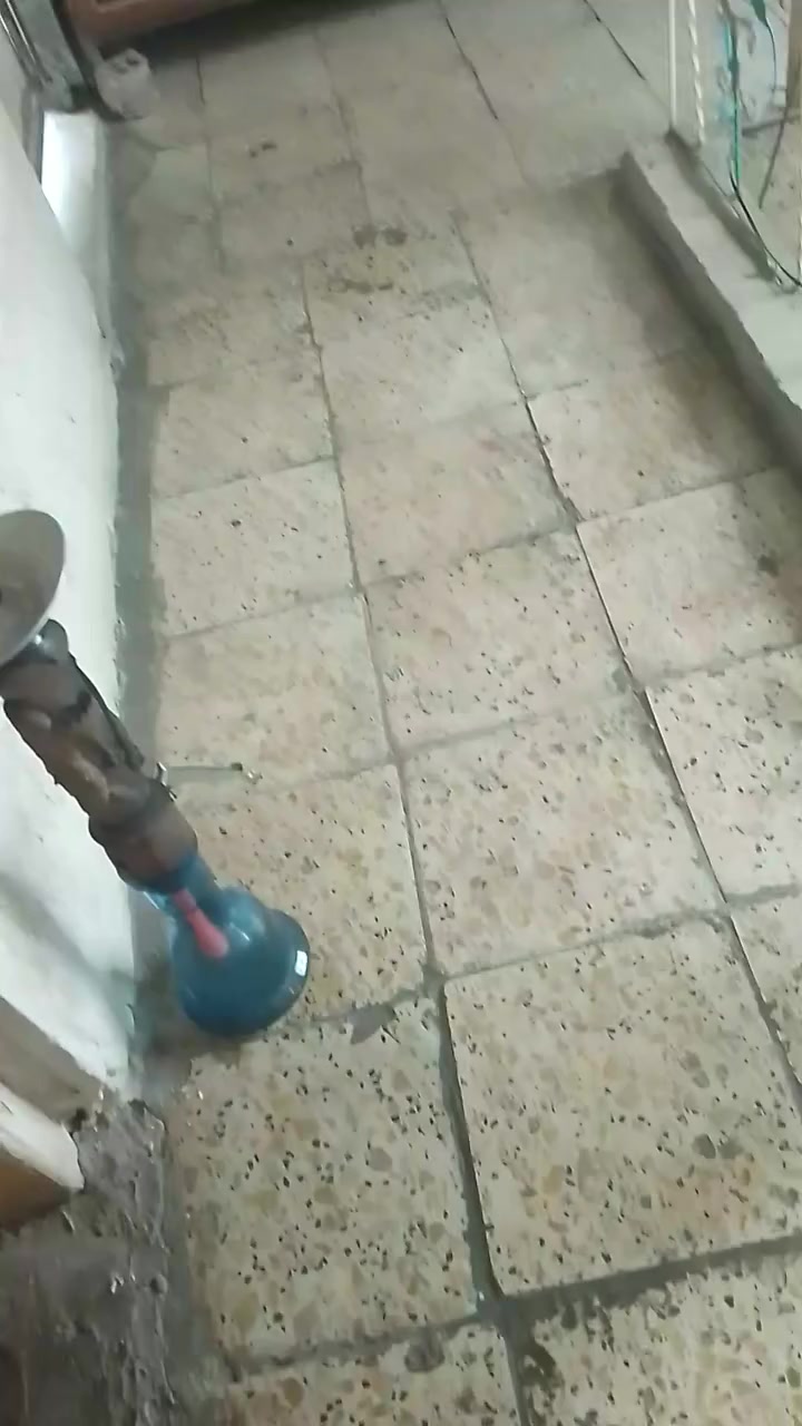 سلام عليكم بيت للبيع في منطقة ام الكبر ولاغزلان بيت عله الشارع ركن مساحته ميه وخمسين  متر  الوجيه 10 والنزال 15 في محلات 2 وغرفه ثانيه بس ما مبنيه والبيت جبير وحلو وياه الملحقات  والسعر 80 وبي مجال  وانتصال عله الرقم *********** والرقم ***********
