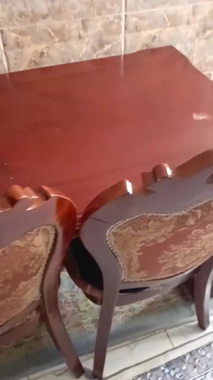 ميز طعام خشب ثقيل للبيع 
السعر 100 بيه مجال
التواصل خاص 
العنوان (المحاويل-حي المشتل حصن جعفر)


**إذا كنت صاحب هذا الإعلان وتريد حذفه لأي سبب، رجاءا أرسل رسالة إلى الدعم الفني**
