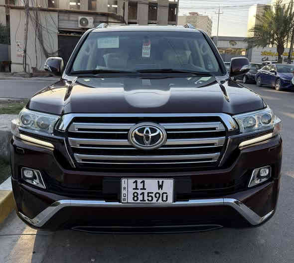 السلام عليكم 
للبيع تيوتا لاندكروز 2017 gxr محرك 8 سلندر 4600
مواصفات الgxr داخل عسلي ماشيه 110 الف كيلو 
السياره مكفوله كفاله عامه عدا شبر صبغ بالبنيد اثر شخط بدون داخل سياره كلش نظيفه عله ايد وحده رقم بغداد الجديد مكاني بغداد السيديه السعر 455 ورقه وبيها مجال للاستفسار اكثر اتصل ***********
