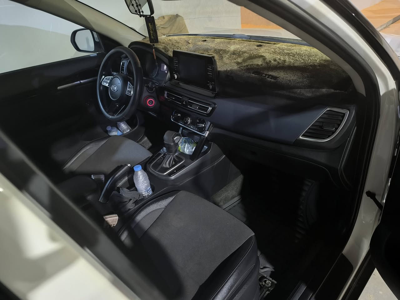 السلام عليكم 
كيا سليتوس موديل 21..
ماشيه 75000Km..  امريكي 
محرك 2000 دوش..  گير AT
رقم بابل..  بنيد و چاملغ تبديل 
و قبق جنطه بي صبغ 
مكان السياره بابل..  145$ بي مجال 
***********
