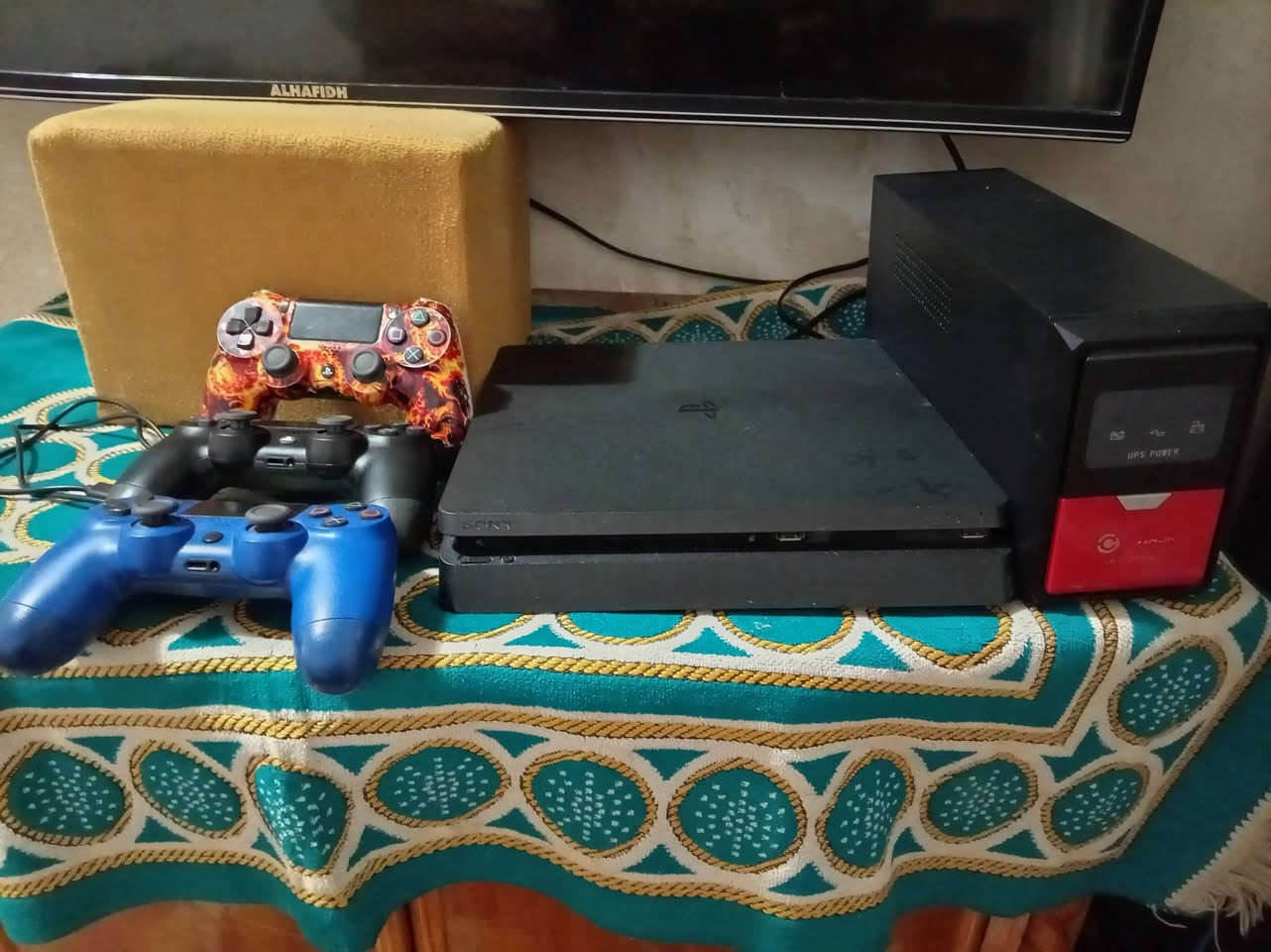 السلام عليكم بلي 4 سلم النسخه 9.0 للبيع كامل ملحقاته زائد يو بي اس تركي الجهاز 4 لكات ما مفتوح السعر ٣٠٠ ألف وبي مجال العنوان النجف للاستفسار ***********
