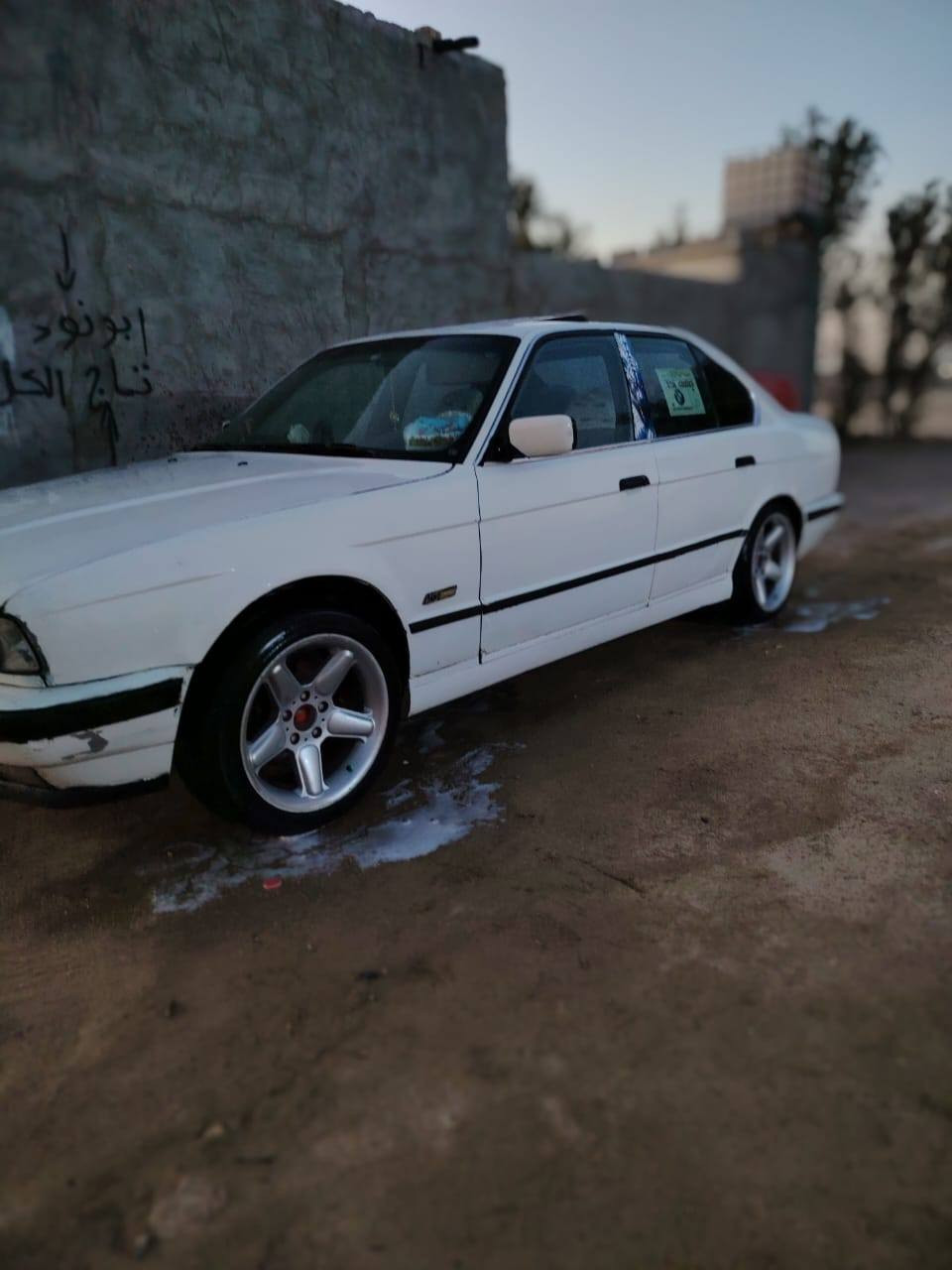 525 اصل وفصل
معجون بلجاملق الوره خفيف
ومرشوشة جمالية كير عادي ومكينة 25 مفتوح. سلايت طكتين شغال  تبريد شغال دواخل حلوه سياره مرتبه حداد 80%  ويل شنايزر الاصلي راعيها بلبصره سنوية ل29 كهربائيات كلها شغالة السياره  فول موصفات جاهزه من كلشي. 
السعر 45. مكاني الزبير*********** /***********
