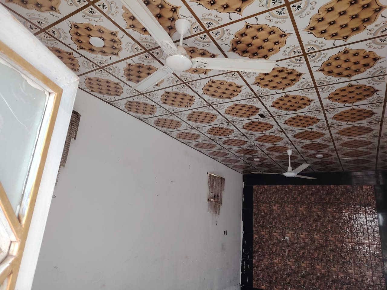 من رخصت الادمن المحترم بيت ١٠٠متر بلوك السقف صب غرفه استقبال مطبخ خدمات حديقه خدمات السعر ب18 وبي مجال *********** ا المسيب طريق ابو الجاسم
