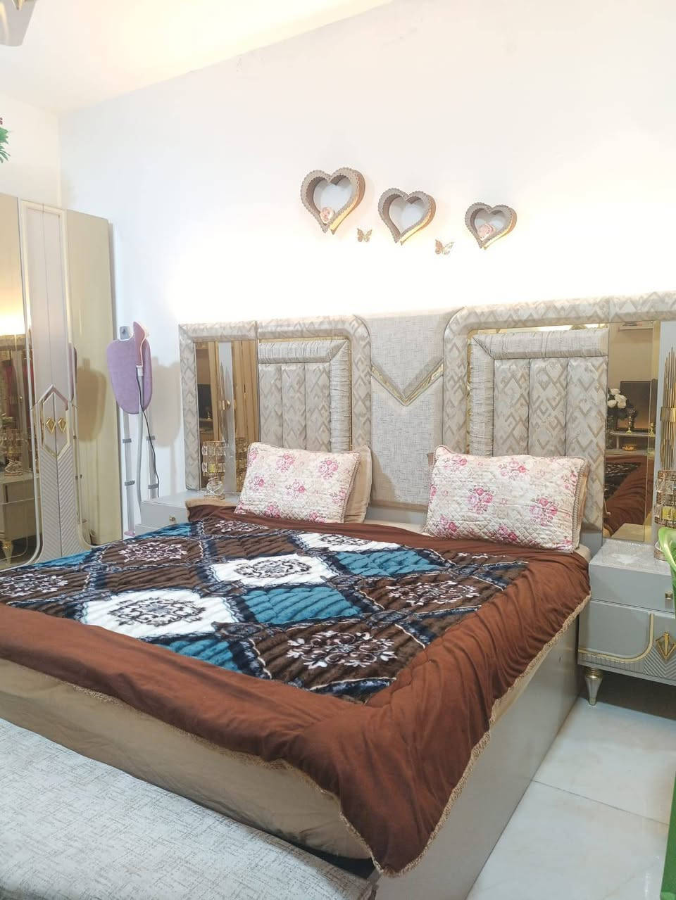 غرفه اخشاب للبيع تتكون من 11 قطعه,,]***********
