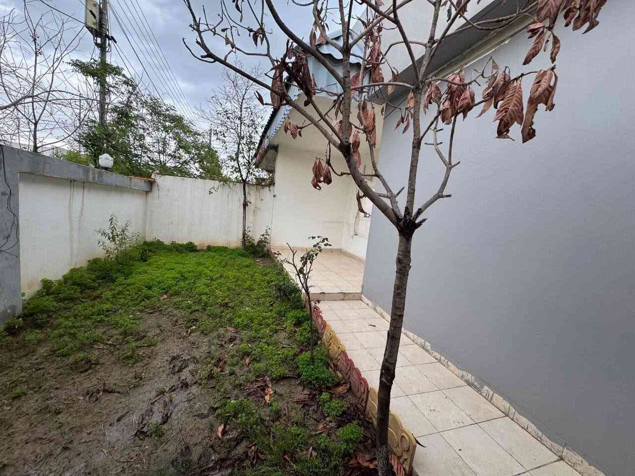 عرض من شرکە عقارات عامر 

منزل للبيع في أربيل مجمع أينده 1 
216م
يتكون:-
2غرفه
أستقبال
صالة
مطبخ
مجموعة صحيات 
للاستفسار:-
*********** WhatsApp
