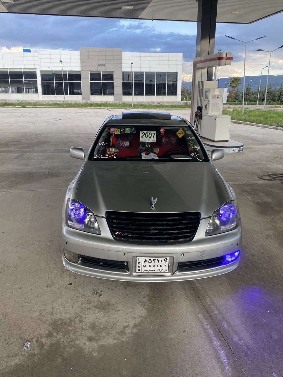 سەرەتا بەناوی خوای گەورە
شاهیینە ٢٠٠٥ بەسمە رەش 
بچووک بە بچووک ١٨٠ 
٤ تایە و ویلی لۆکی لە ژیرایە 
٢ دووگمەیە کامل جوانکاریە سەیارەکە 
بەشەرتی گێڕ و مەکینە و شەنسی کۆسەرە 
شوین سلیمانی 
ژ.م ***********
سعری ٤٥ گەڵا قفڵو کۆتای
