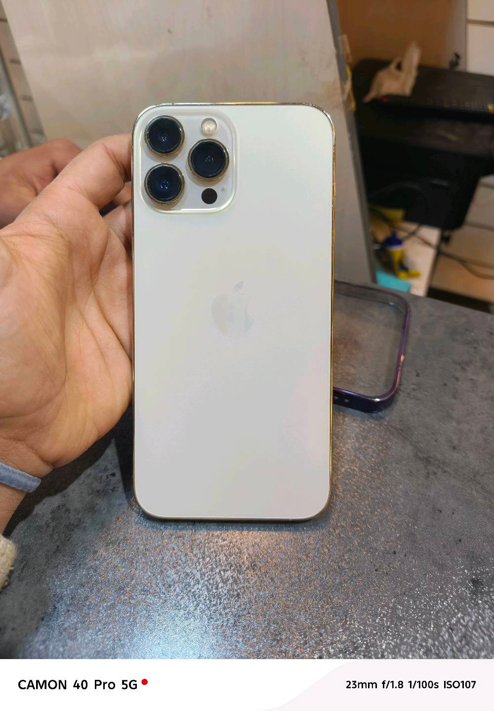 ايفون 13برو ماكس جهاز نظيف نظيف لون ذهبي بيع  مستعجل بطاريه... 84٪ما مفتوح ابد شرط الفحص وبيه مجال سعره... 