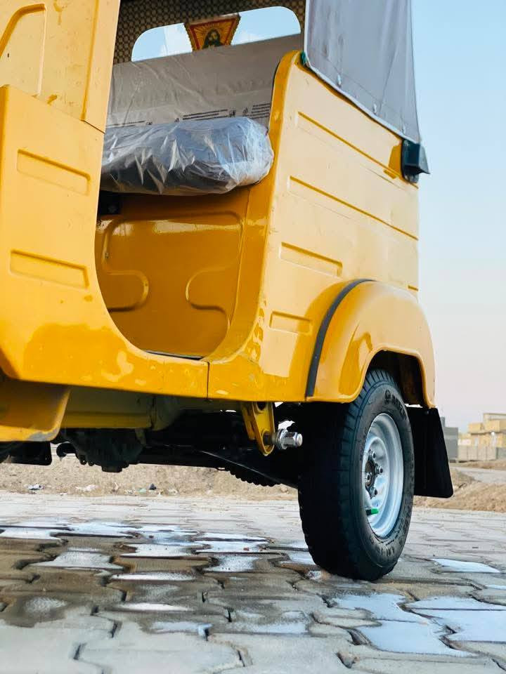 تكتك للبيع كفاله ما عده طخه بالباب محرك رقم وسنويه مداور ثاني يوم تصال 0785 761 8725
