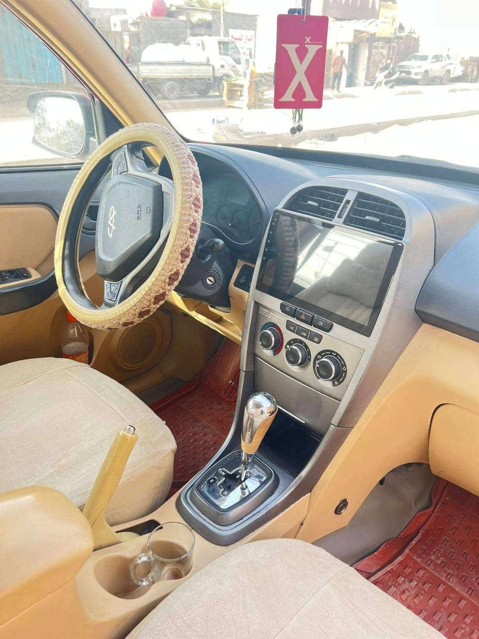 سلام عليكم سيارةللبيع شيري تيكو 2013 مكينه كير اوتو كهربائي بلادي رقم بغداد الماني  بسمي المكان بغداد مدينه الصدر رقم ***********
