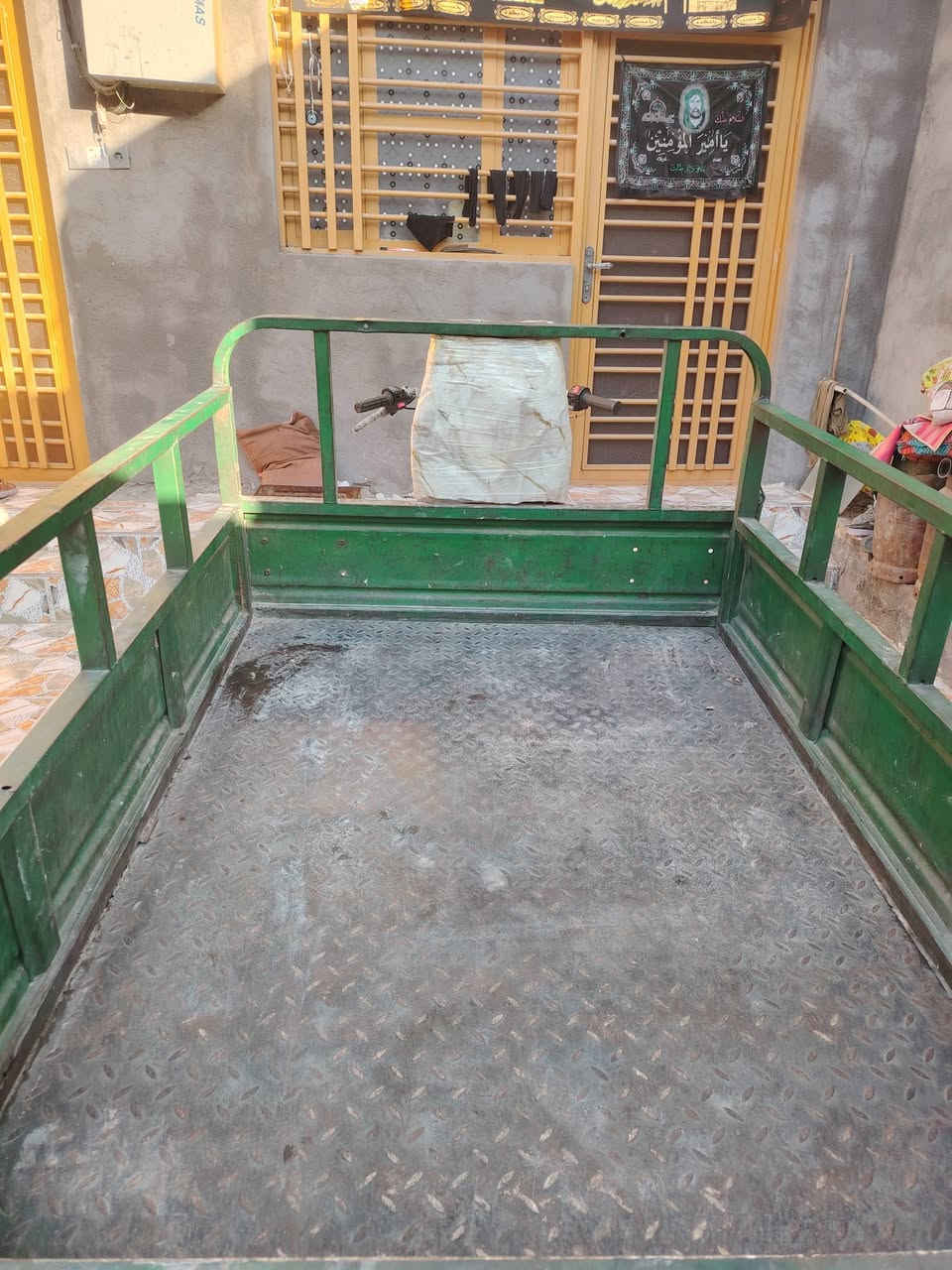 السلام عليكم ستوته أدوات للبيع ستوته كفاله بدي شاصي من لبوكه كهربائيات شغاله مكينه حلوه اكسن لطش ضفيره جديده باتري سلف كله جديد سعر 800 وبيها مجال قليل مكان بصره كرمه علي رقم ***********
