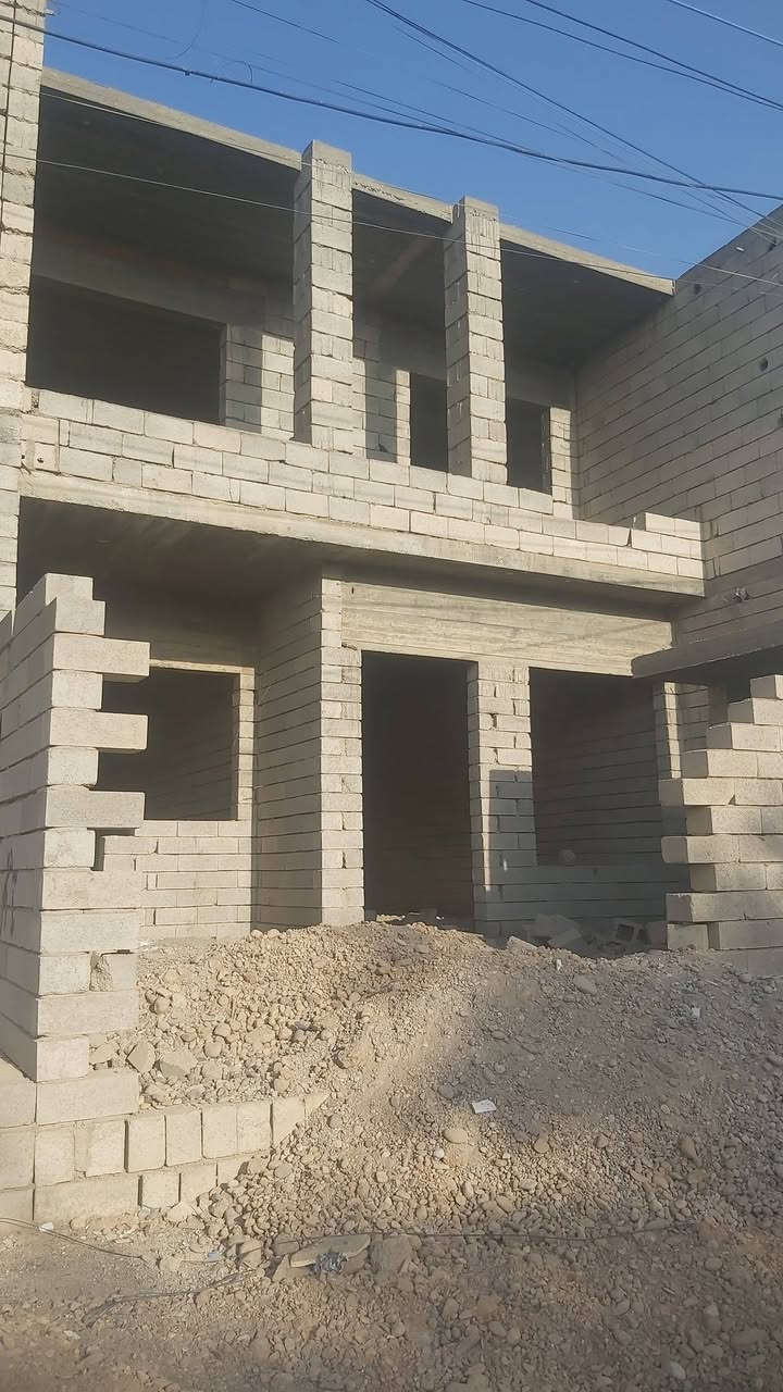 سلام عليكم ورحمة وبركاته هيكل اللبيع تكريت شارع الزهور قرب كاردن ستي بسمي المساحه ٢١٨ اربع غرف نوم وثلاث صحيات وماناور عدد ثنين ومطبخ وصالات ثنين السعر ٢١٥  الاستفسار/ ***********
