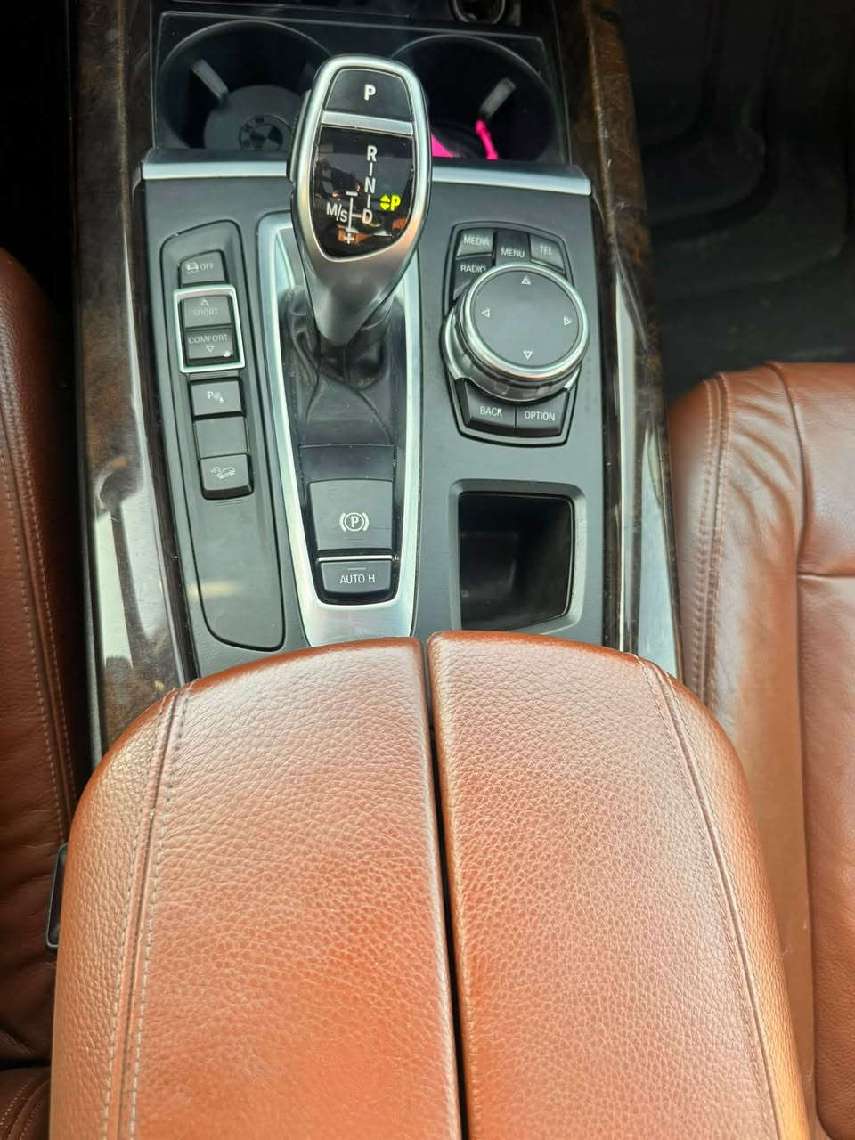 BMW X5 موديل 2016 – وكالة العروش

السيارة خالية من أي مشاكل.
جميع أعمال الصيانة والإصلاح تمت حصراً لدى شركة العروش.
السيارة بدون صبغ، باستثناء الدعاميات التي تمت إعادة صبغها تجميلياً فقط وبدون أي ضرر.
مغلفة بالكامل بـ PPF مطفي مع ضمان لمدة 10 سنوات.
تحمل رقم أربيل (الإصدار الحديث).
جاهزة للتحويل مباشرة باسم المشتري.

للاستفسار، يرجى التواصل
أحمد

+964 774 877 7785


**إذا كنت صاحب هذا الإعلان وتريد حذفه لأي سبب، رجاءا أرسل رسالة إلى الدعم الفني**
