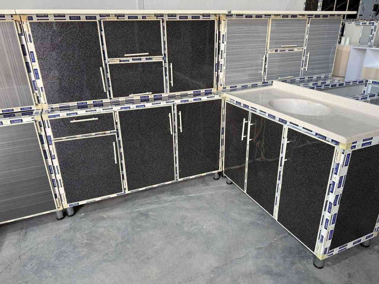 كاونتر متر ونص ارضي وملحق مع سنك متر و20 سم 

البوري المنيوم صيني درجه اولى
الداخل والظهر بليت 0.7 ملم 
سقف الأرضي مبطن خشب MDF
الأرجل ستيل 
اليدات بوري ثقيل 
المحلق ديكور شفقه
متوفر توصيل بغداد والمحافضات🚀🚀
السعر 300👍
للحجز مراسله الصفحه او عبر الواتساب ***********
