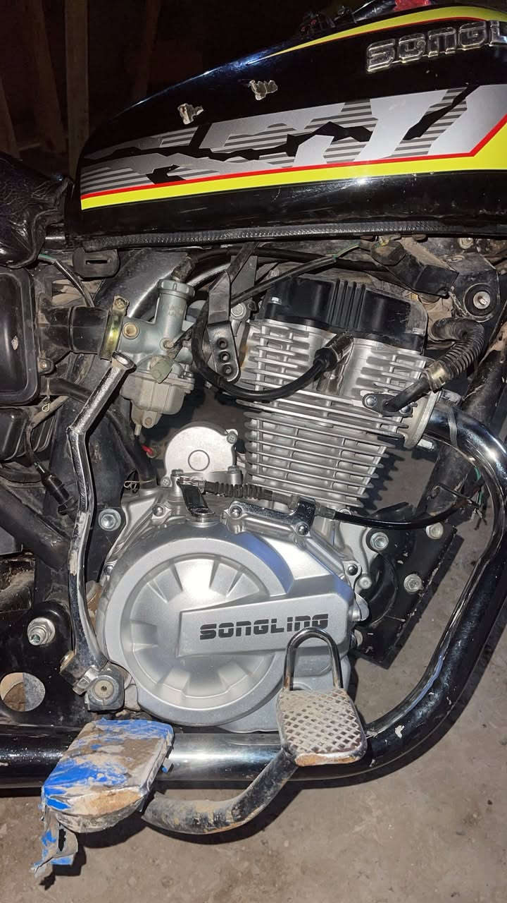 السلام عليكم دراجه سيڤان سونك محرك 200للبيع دراجه مكفوله محرك مامفتوح برغي موديل 24السعر 600وبيه مجال التواصل علا الرقم***********
