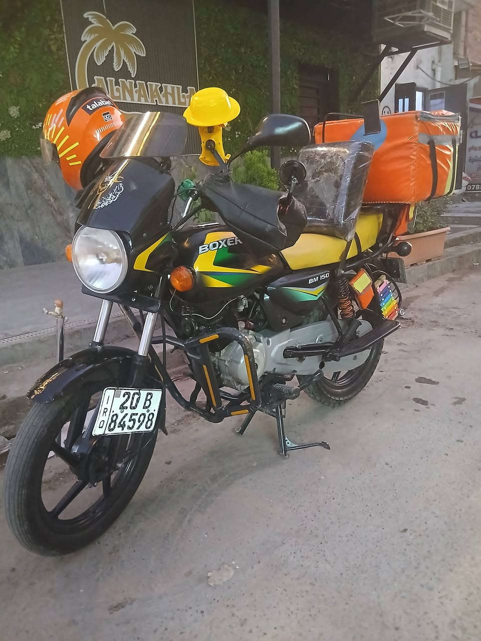 السلام عليكم بوكسر 21 بأسمي تحويل ثاني يوم وهزه بيها يعني مدوخ راسا حول بأسمك
اخت الزيرو  نضيفه كلش شلعه ومعدل خير من الله كهربايات سلف هندر فوول لايت زنون ماشيه 9 الاف
مكينه خلاص ما مفتوحه بلاديه دراجه
جيب وياك فيتر وافحص على راحه راحتك
السعر مليونين وبيها مجال بسيط
***********
