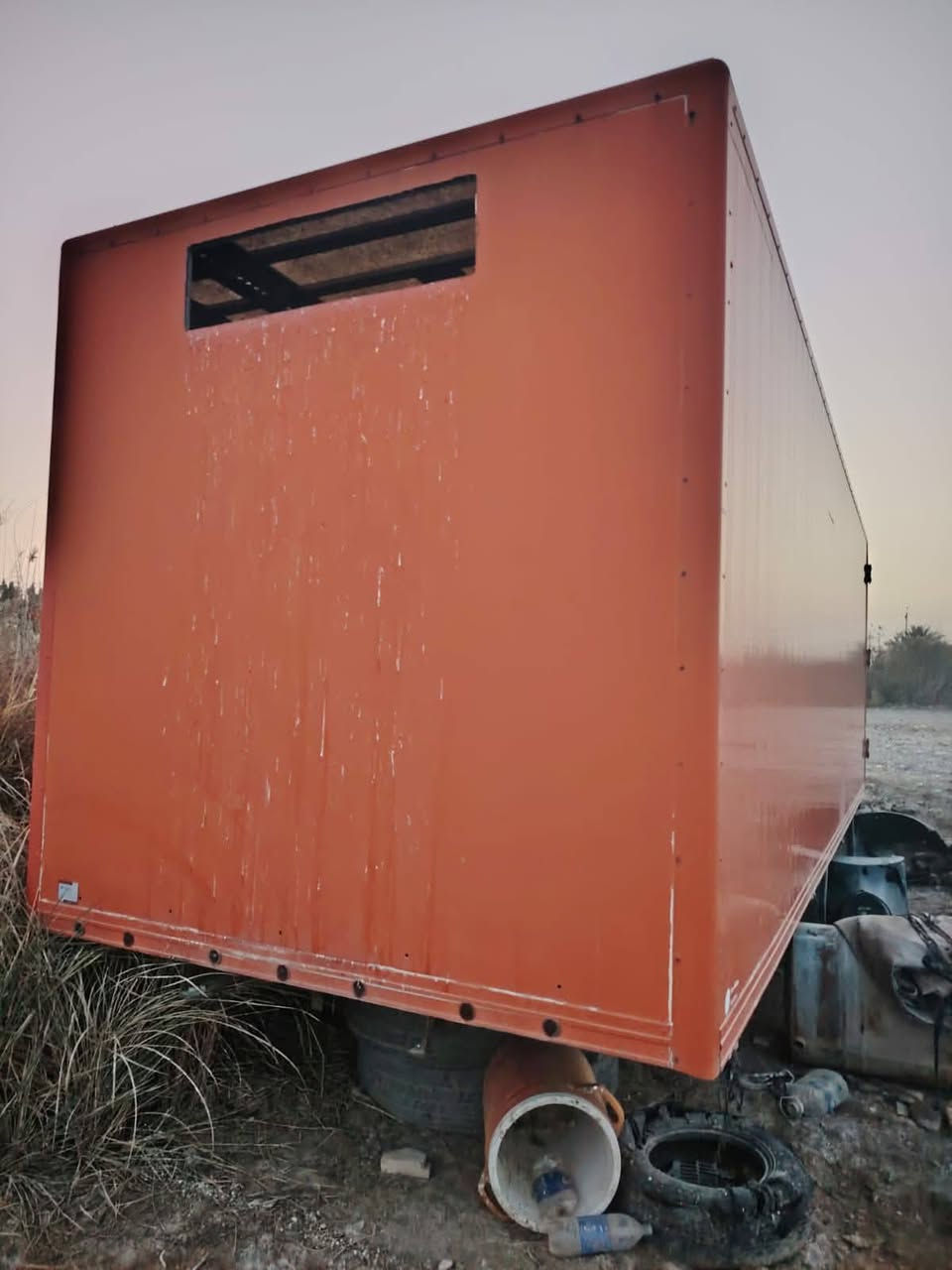 حافظه للبيع الطول 77 العرظ مترين ونص الارتفاع مترين و60 للأستفسار ***********
