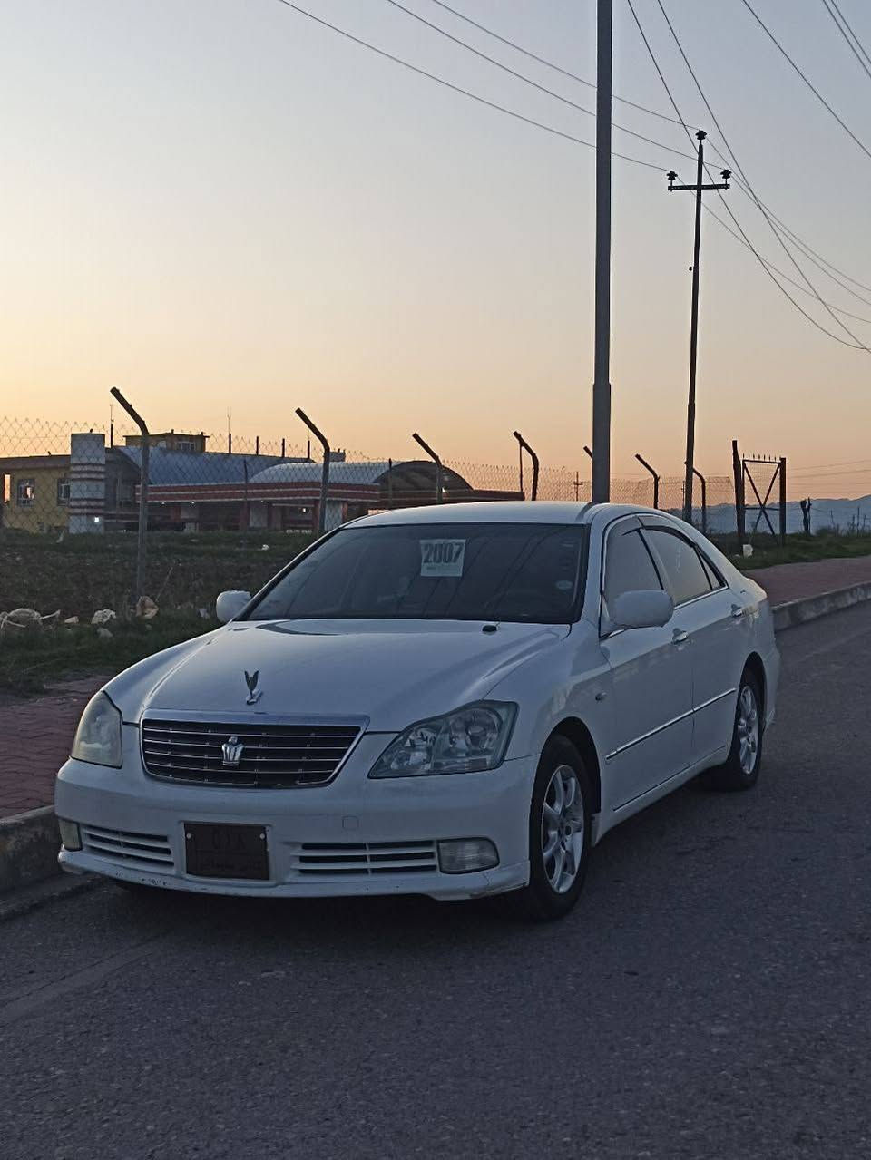 شاهینە ی ڕۆیاڵ 182 ی بڕاوە
سەیارەکە ئی ماڵانە بەس برێکی نەبەستراوە
سوکان کارەبا دوو کوشن کارەبا 
ئاوێنە شەفت 
بەشەرتی دوکەڵ . سەیارەکە زۆر بێ مەسرەفە 
نرخی ٤۷ وەرەقە و مەجال
ژم . ***********
*********** بشدار, السليمانية
