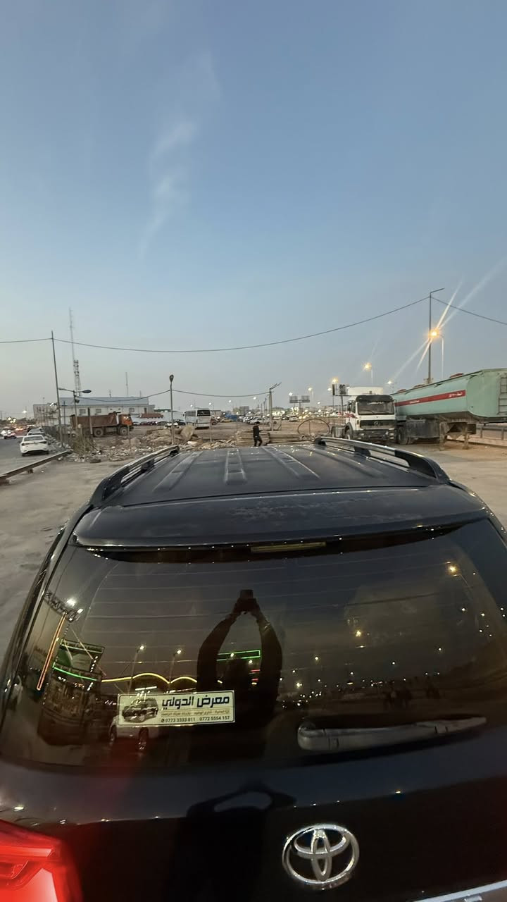 السلام عليكم
لاندكروز موديل 17 

رقم مميز بغداد 

8 سلندر 

8 ارباك 

السياره بيها صبغ البنيد و الجاملغ الخلفي بي كد شبر بينه وبين الباب 

و الباقي  كفاله

كرسي كهربائي  فتحه 

حساس امامي خلفي كامرات 4 

مكان السياره بصره 

سعر 445

***********
