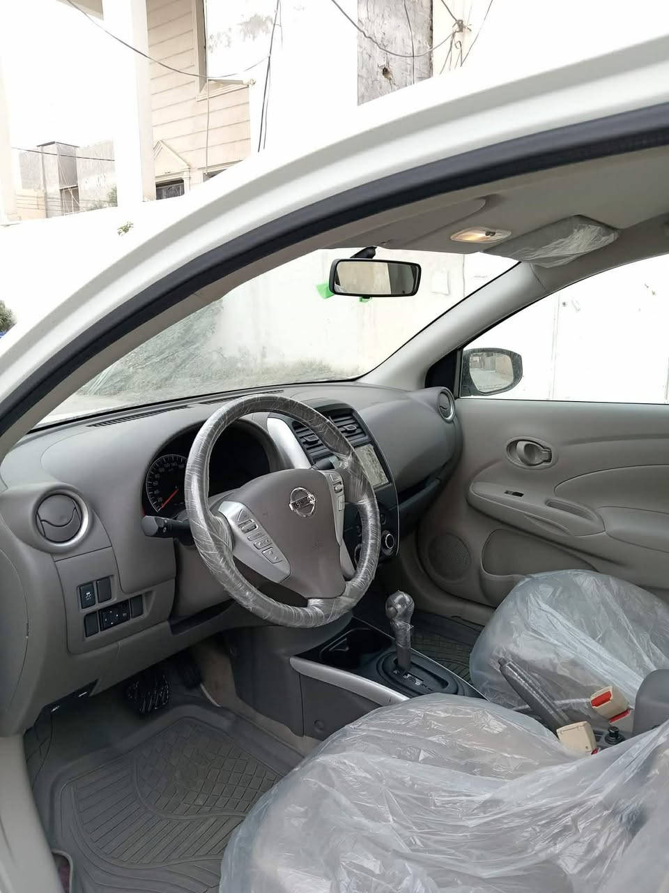 سلام عليكم 
نيسان مصري 2025 مكفوله 
ماشيه 12 الف 
تبريد قطعتين 
جام 4كهرباء
السعر 127 وبيه مجال 
للاستفسار 
***********
السياره بسمنه تريد تحويل تريد وكاله 
مكان السياره بابل
