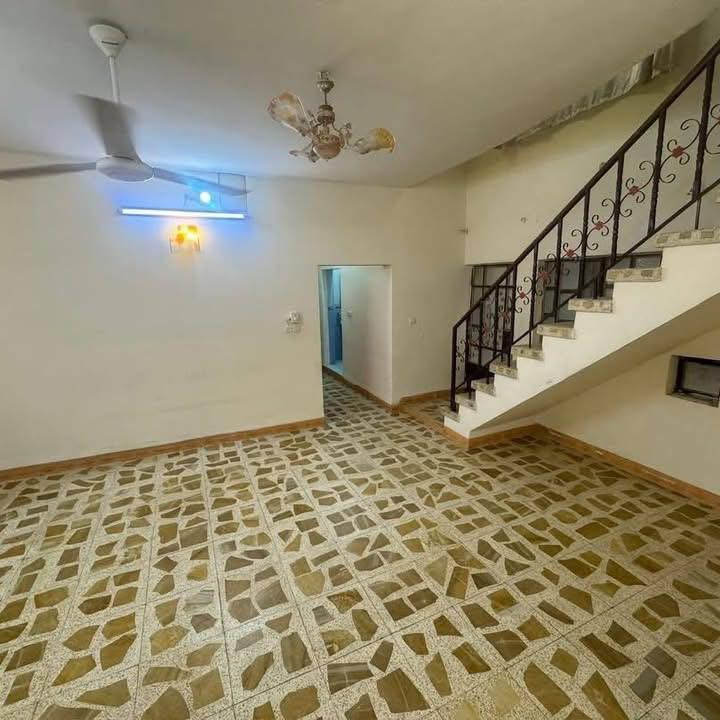 دار للايجار طابق واحد ١٥٠ متر خلف تجاري 

محتويات البيت/ غرفة نوم و هول و استقبال و مطبخ و صحيات و كراج و حديقه و بيتونه 

الموقع/ شارع القدس خلف مجمع قطان 

السعر/ اضغط الرابط https://t.me/AlFayslrealestate***********/3320 

_______________
للاستفسار مراسله الصفحة على 
الرسائل الخاصه 

‌‎او الاتصال بالارقام⬇️📞 
***********
***********

او زيارة ⬇️⬇️⬇️

(( مكتب الفيصل))

📍 كركوك/ نهاية شارع القدس /
(مجمع فلوريا) قرب من مصرف اهلي العراقي 

او 
مشاهده صفحات المكتب على 

(فيسبوك) https://www.facebook.com/profile.php?id=100066592845440&mibextid=LQQJ4d

(تلكرام) https://t.me/AlFayslrealestate***********

(انستكرام) https://instagram.com/al_faisal.iq?igshid=OGQ5ZDc2ODk2ZA==

 
_______
‌‎🏡 الفيصل للعقار_AL FAYSAL 🏡

* نستقبل جميع عروضاتكم السكنية 🏠 والتجارية 🏡 بكافة مناطق كركوك
