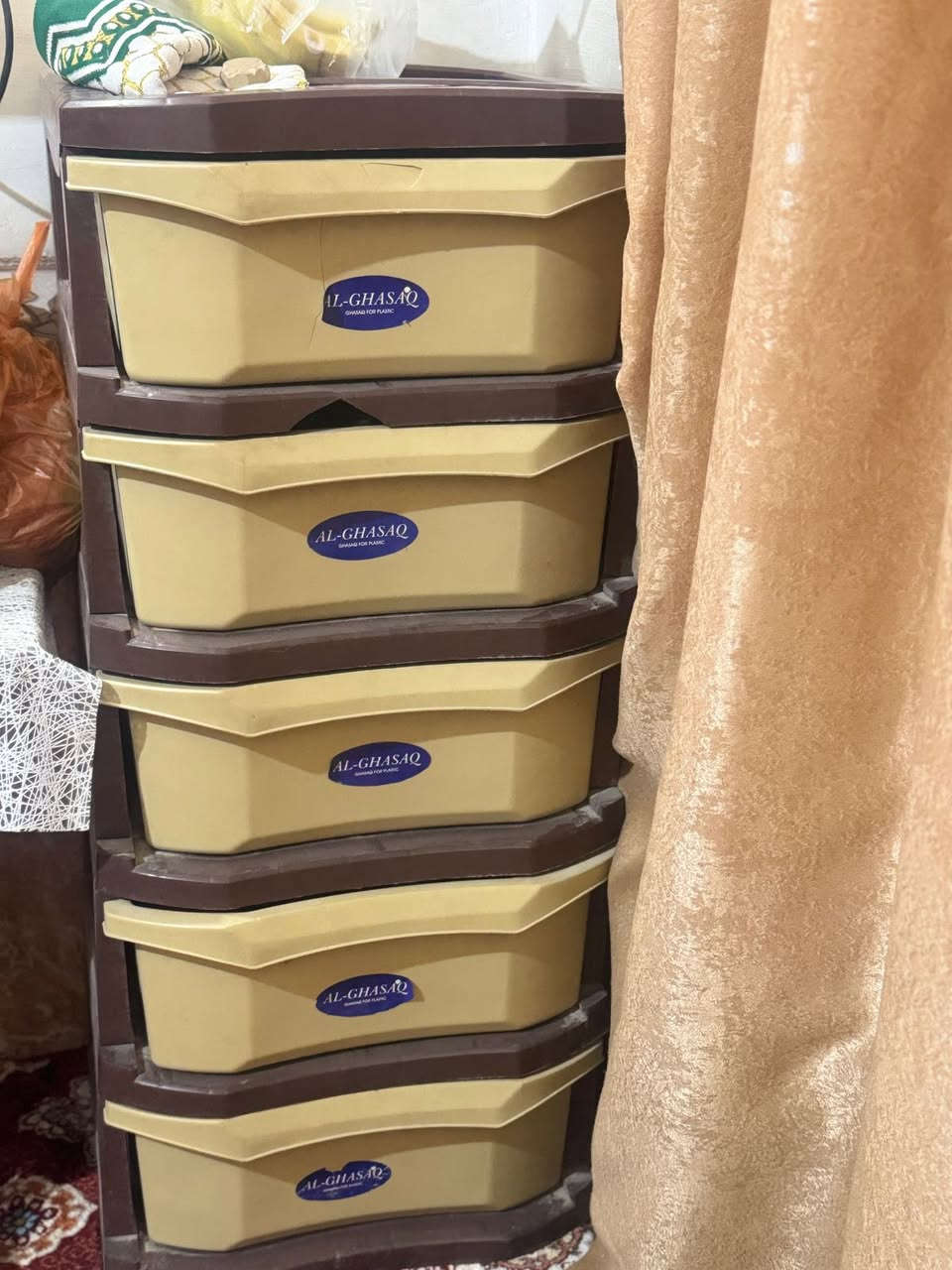 السلام عليكم غراض بيت للبيع
كنتور عرضه 370 سانتيم وطوله 2مترتين 250 الف
كاونتر كامل 300الف
4ثريات من هذني الكبار 75
برده ملكيه 50الف
ميز 3 امتار 100الف
مروحه 15
جرارات 10
تواص واتساب.
***********
