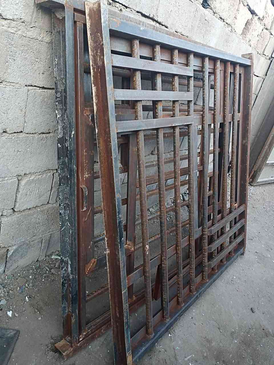 السلام عليكم شبابيك جدد كلش ما مستخدمات العدد ثنين  الواحد متر ونص السعرهن 200 الف ثنينهن مكاني بصره قبله ***********
