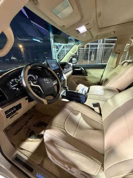 ‏ لاند كروز موديل 2021 ساز
فول مواصفات بالنسبة لل 6 سلندر محرك 4،600  ، ماشية 110,000 ، سيارة مكفوله من الدعامية للدعامية
‏السعر 61,000$ وبها مجال بسيط 
الاتصال على هذا الرقم فقط ***********
أحمد العربي
