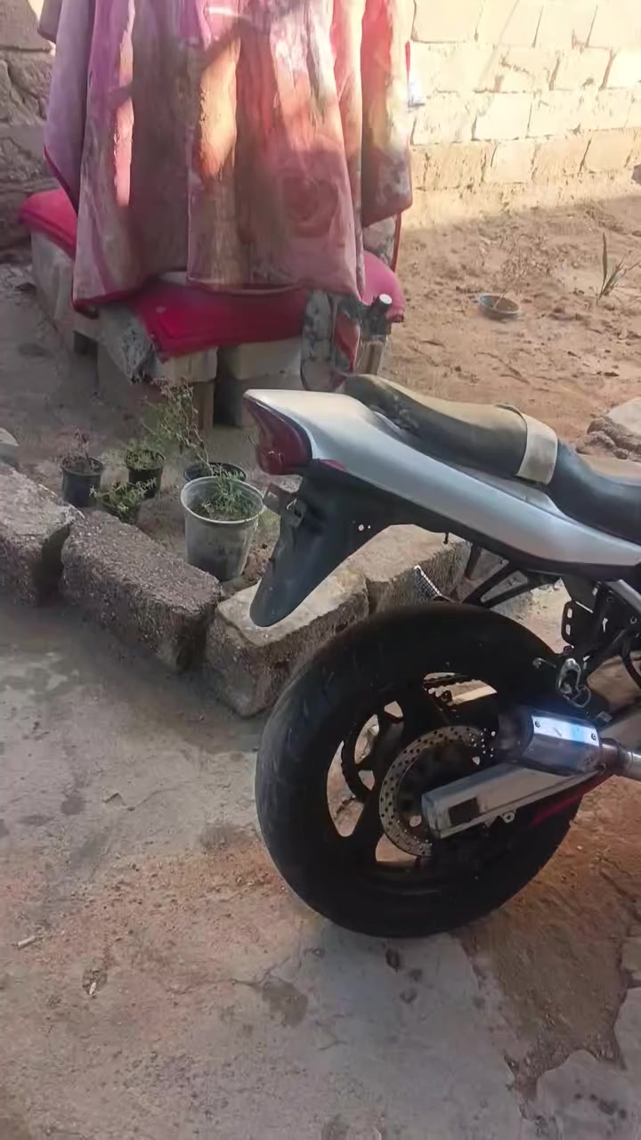 شباب بانده للبيع كرستال محرك توه شاده بعده دراجه وراق سحب ودراجه شغاله بس معرفله بيعا كوم حديد بكاني بصره كرمت علي *********** سعر 600وبيه  مجال حك جيه
