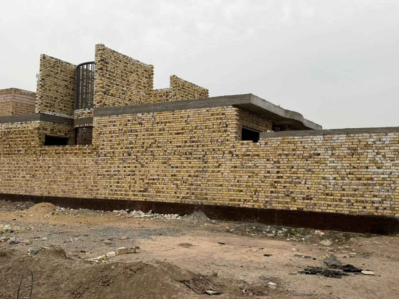 بيت للبيع
مساحة 200 سند 25 
يتكون غرفة ثنين
 و استقبال وصاله  ومطبخ حار بارد ومكتبة  حمامات عدد 2 داخلية و خارجية
 العنوان البو جاسم مقابل شارع الوكفة القديم  بنزله المجمع 
الاستفسار أتصل  ***********+*********** واتساب او مراسلة الصفحة ***********
