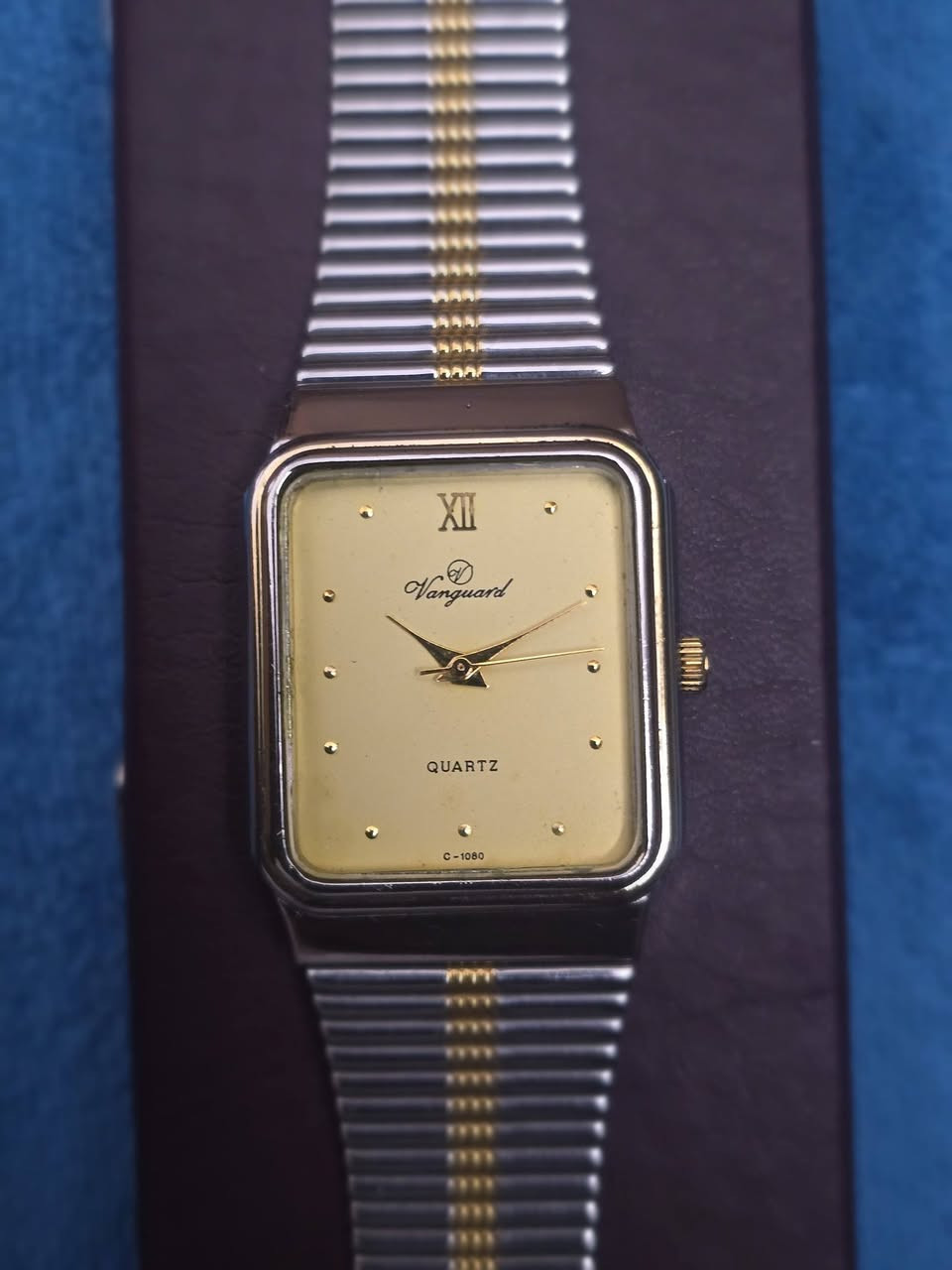● ساعه ⌚️ من Vanguard فانغارد 
● الصنع ياباني 🇯🇵
● نظافه الساعه ممتازه 
● نظافه العمل كوارتز 🔋
● ابعاد الساعه 26.5ملم↔️ × 28ملم ↕️
● تصميم كلاسيك 🏛
● سوار سانستيل بلونين 
● ميناء بلون مميز 🟡
● السعر 65 الف 💸
● خدمة توصيل متوفره لكل العراق


**إذا كنت صاحب هذا الإعلان وتريد حذفه لأي سبب، رجاءا أرسل رسالة إلى الدعم الفني**