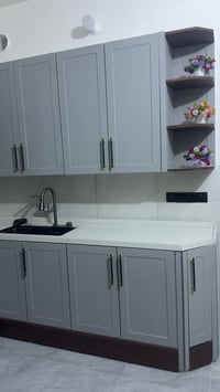 مطبخ عصري • هيكل ألمنيوم • واجهات HDF