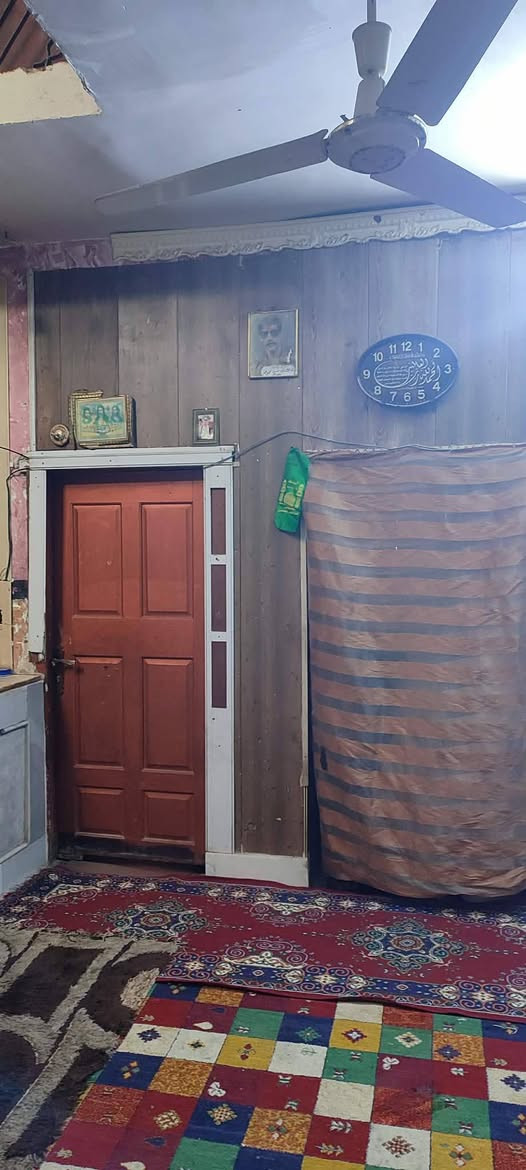 عندي بيت 200 متر كامل للبيع 4 غرف واستقبال 6×5صب كونكريت أساس وسقف كهرباء دفن لبخ مصاطر وسيراميك وجهه ع ساحه عايز شغل بسيط كربلاء بحي الانوار قرب الشريعه السعر 40 مليون اي استفسار التصال برقم وكولو من طرف ام اسيل امانة الله ورسوله لتعبرون اسمي مانة ابو فاضل العباس لضيعون حقي اكدو عليه يكرين المنشور حته متنسون اسمي ***********بيع مستعجل سبب لضروف
