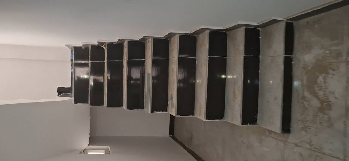 السلام عليكم مشتمل مساحه ١١٥ متر بلرحمه خلف افران صمون السلام كهرباء ماء مجاري بورسلين ابواب سقوف ثانويه كله جديد قاطين غرفه فوك وغرفه تحت واستقبال وصاله وحمام داخلي ومنور وممشه كله جديد تانكي ماء ١٥٠٠ لتر وسخان ١٤٠ لتر وماطور ماء ومغسله بس جيب غراضك واكعد تريد تستثمره ايجار ب٢٠٠ الف اقل شي وباسمي للاستفسار *********** السعر ٧٥ مليون واذا مراوس بسياره وفرق اراوس كورلا او النترا ومن الله التوفيق
